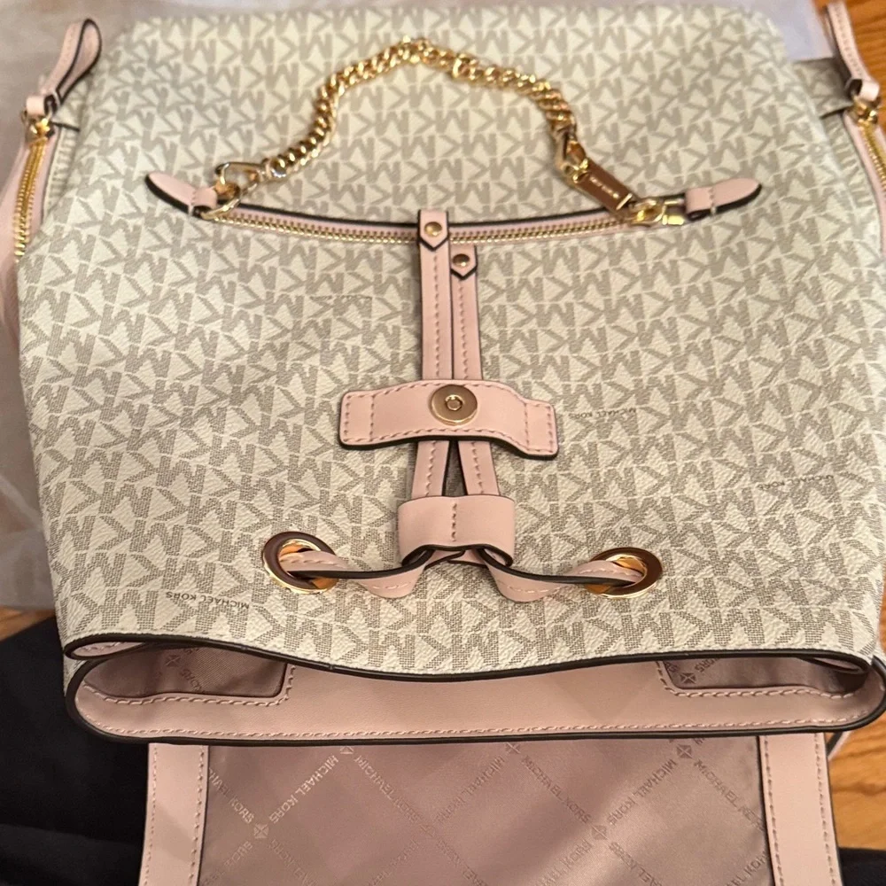 Michael Kors Blush and Cream Jet Set Logo Backpack NWT - Picture 3 of 4